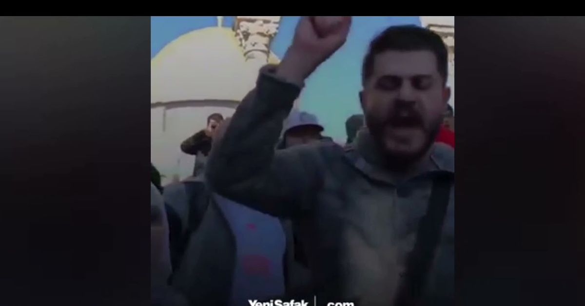 الله واكبر وصول أحد الجنود الأتراك للقدس يلقى كلمة لكل إنسان ما زال يحمل ضمير انقزو القدس الله واكبر وصول أحد الجنود الأتراك للقدس يلقى كلمة لكل إنسان ما زال يحمل ضمير انقزو القدس