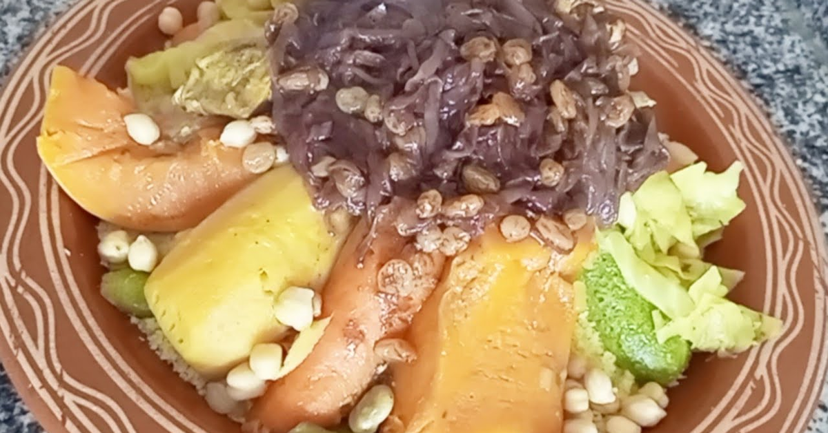 كسكس بالخضار والتفاية بالزبيب والبصل معسل Moroccan couscous with vegetables@كيفية الطبخ how to cook