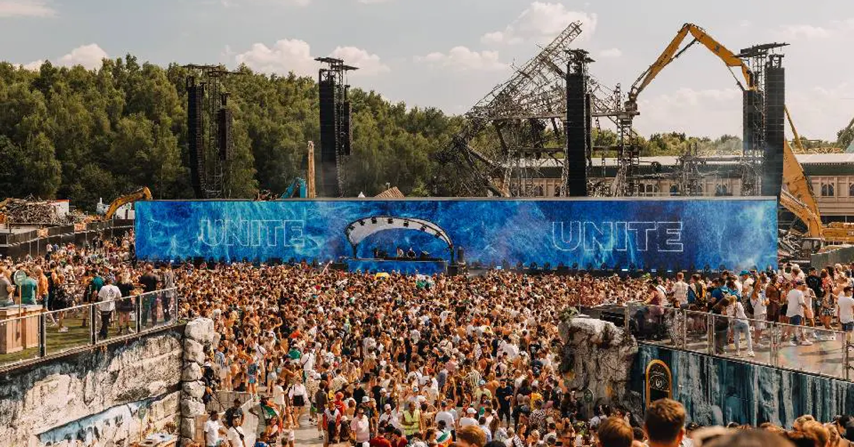 Tomorrowland 迎來首週第二天活動，官方緊急呼籲暫時不要用水